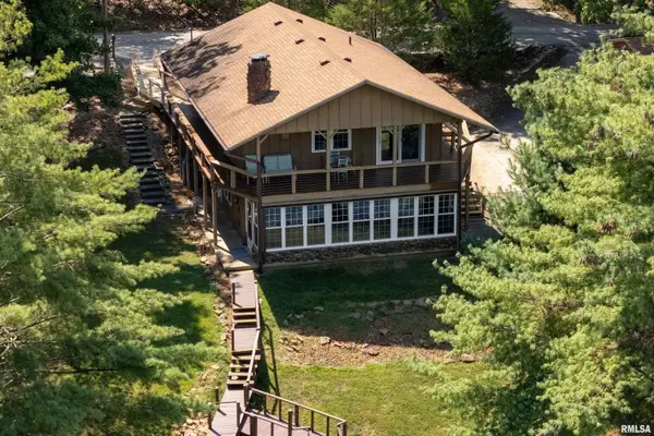 135 Oak Circle, Goreville, IL 62939