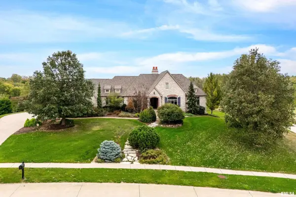27 Pebble Creek Circle, Le Claire, IA 52753