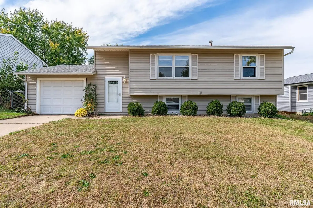 5556 N Thornwood Ave Avenue, Davenport, IA 52806 - Image #1