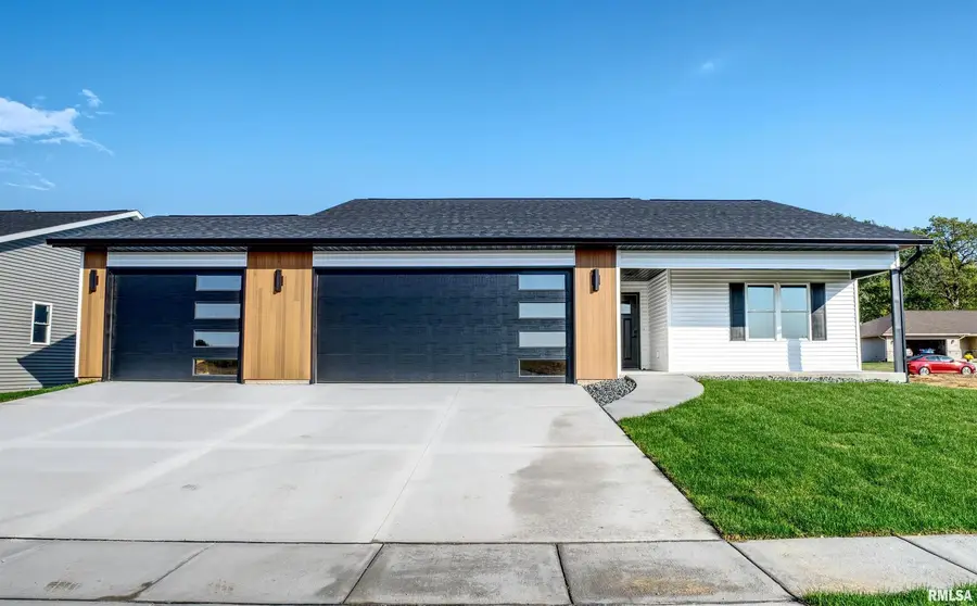 404 Crossroads Avenue, Camanche, IA 52730 - Image #2