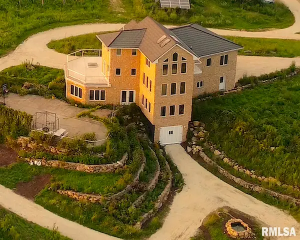 Address Withheld By Seller, Dubuque, IA 52002