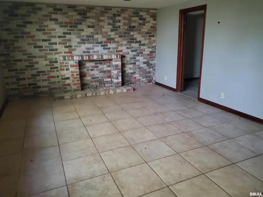 1637 Harrison Drive, Clinton, IA 52732 - Image #3