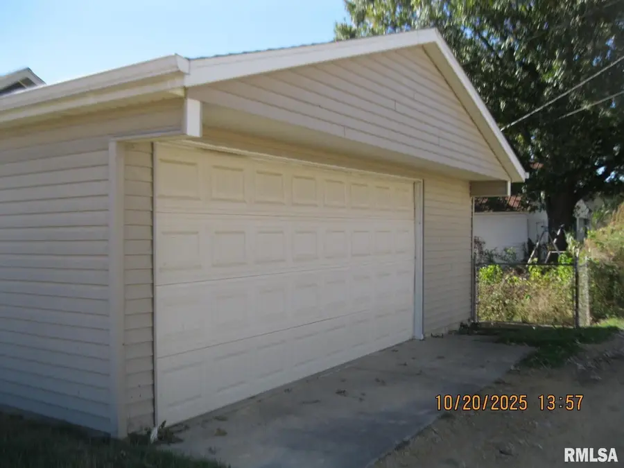 414 N 3rd Avenue, Clinton, IA 52732 - Image #2