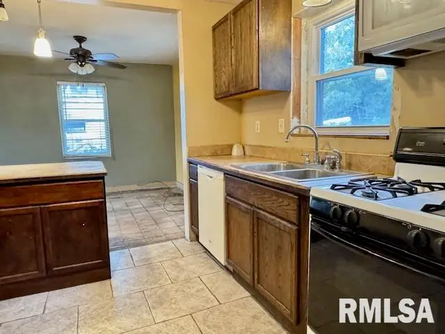 635 8th Avenue S, Clinton, IA 52732 - Image #3