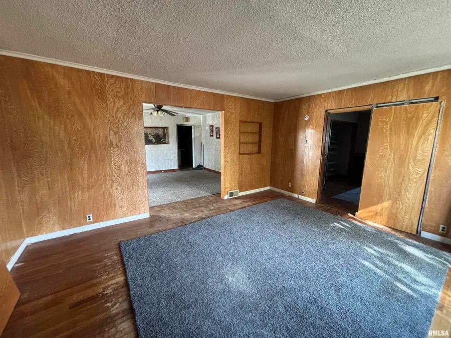 560 S 4th Avenue, Clinton, IA 52732 - Image #3