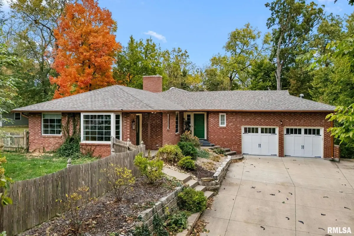 1025 Crescent Drive, Clinton, IA 52732 - Image #1