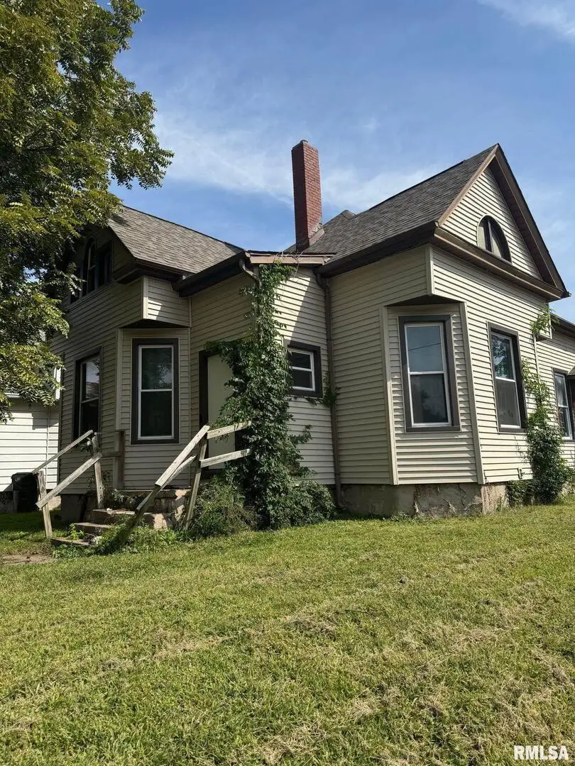 131 S Lincoln Avenue, Davenport, IA 52802 - #1