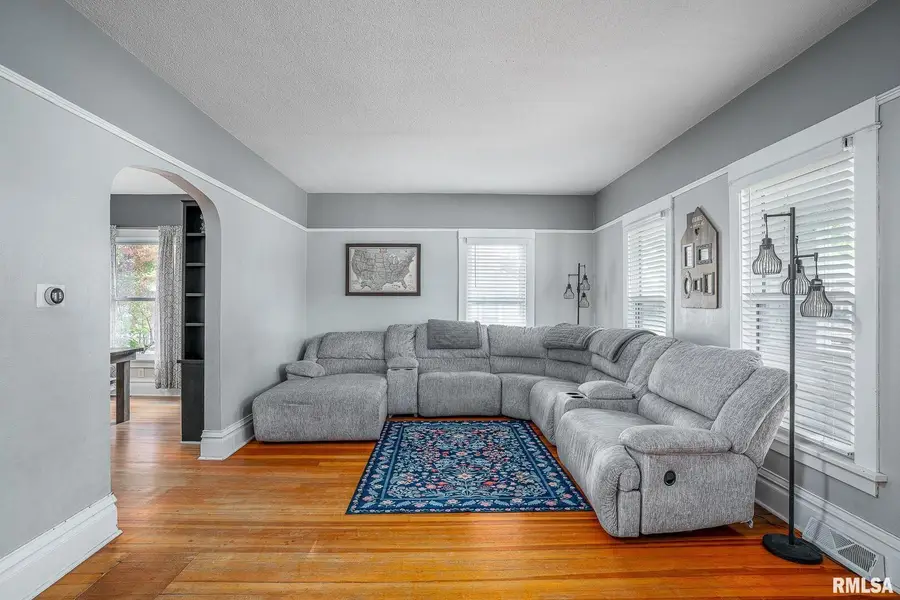 1016 5th Street, De Witt, IA 52742 - Image #3