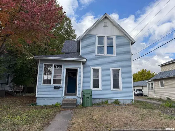 2104 Pershing Boulevard, Clinton, IA 52732