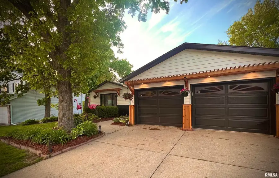 3370 Halcyon Drive, Bettendorf, IA 52722 - Image #2