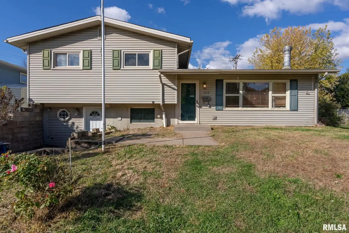 1212 Meadow Lane Drive, Bettendorf, IA 52722 - #1