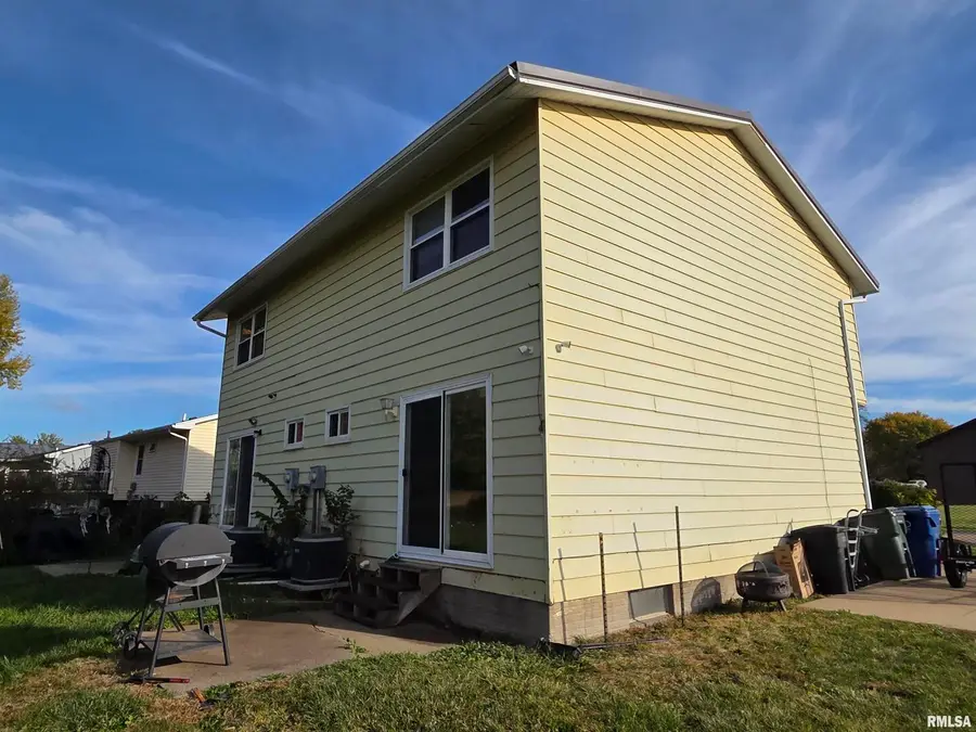 3932 N Elsie Ave Avenue, Davenport, IA 52806 - #3