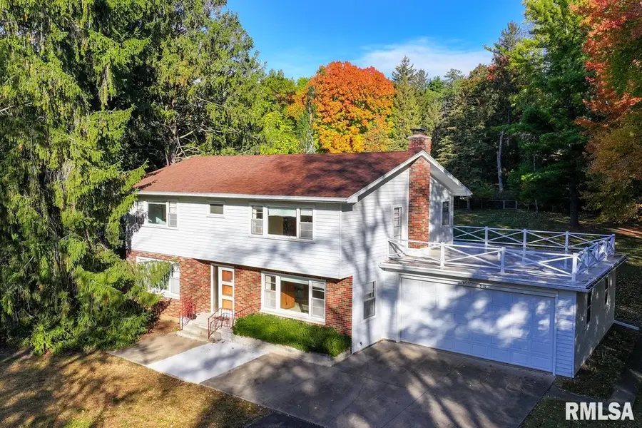 910 2nd Avenue S, Clinton, IA 52732 - Image #2