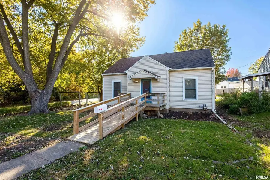 2103 W High Street, Davenport, IA 52804 - Image #2