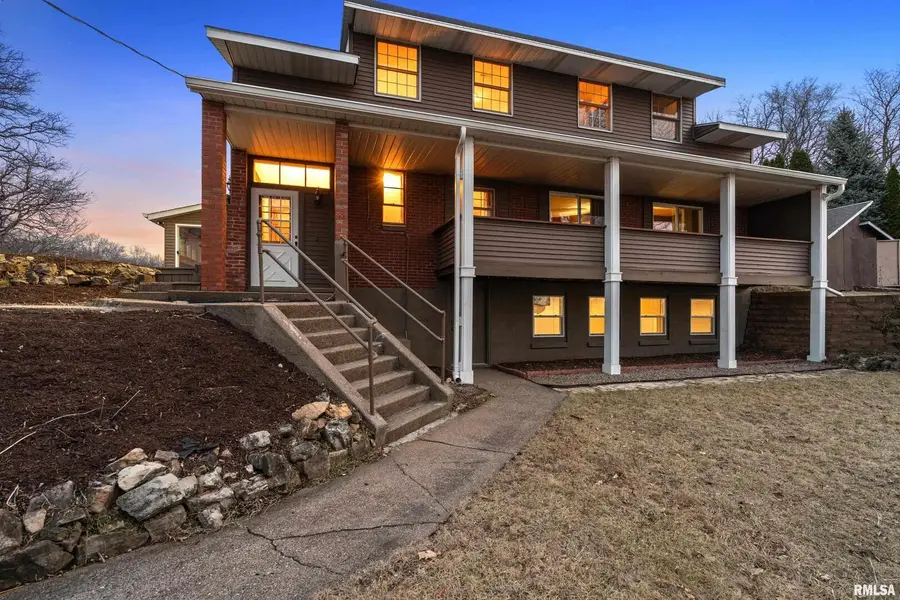 7216 Valley Drive, Bettendorf, IA 52722 - Image #3