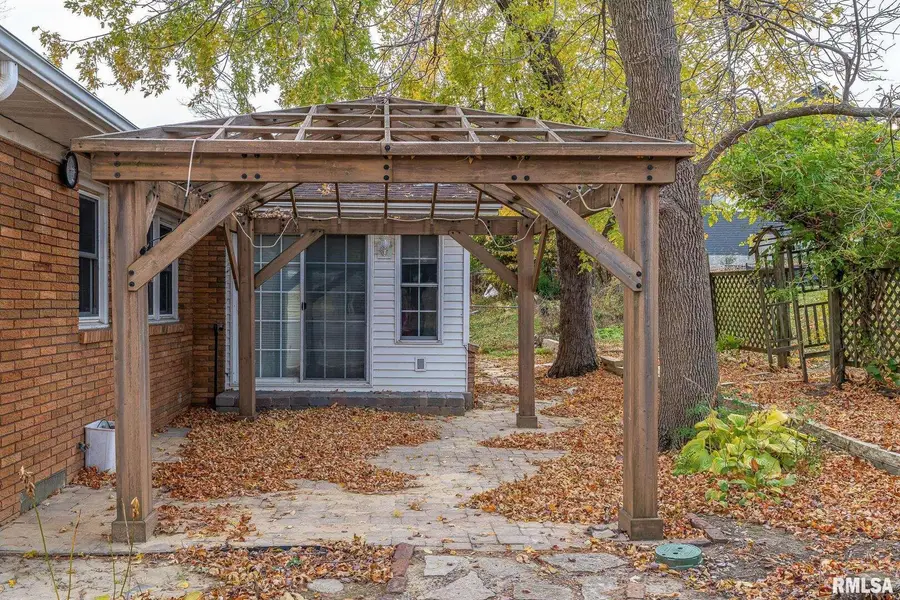 3812 N Thornwood Ave Avenue, Davenport, IA 52806 - Image #3