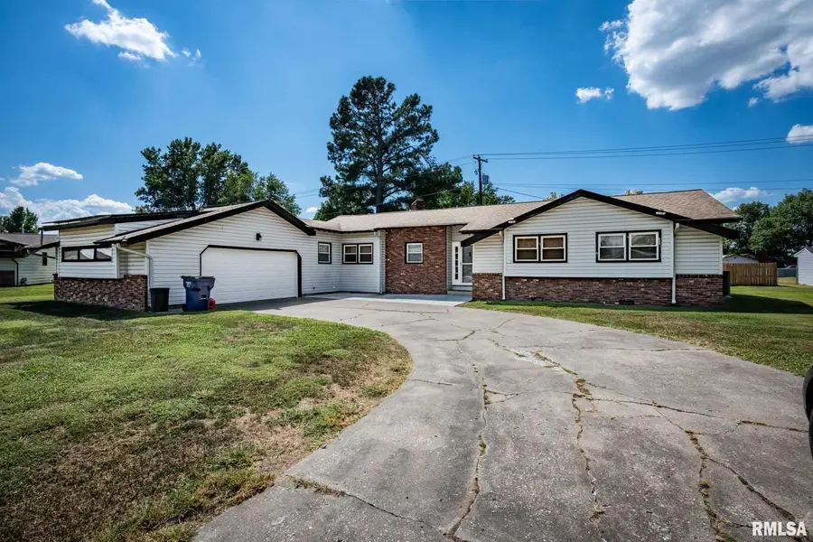 902 Fairlane Drive, Marion, IL 62959 - Image #2