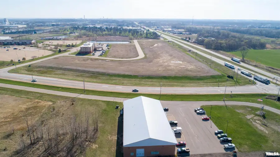 2951 Wild Rose Circle S, Clinton, IA 52732 - Image #3