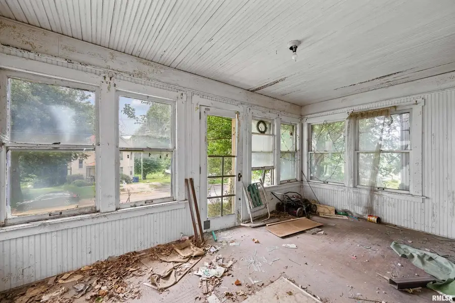 307 Walcott Street, Dixon, IA 52745 - Image #3