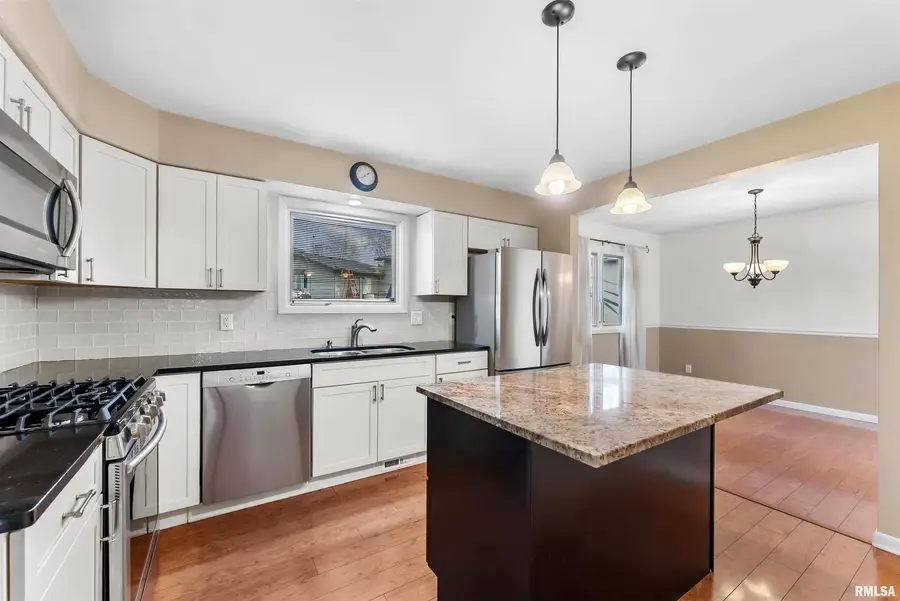 2326 Kingsway Drive, Bettendorf, IA 52722 - Image #3