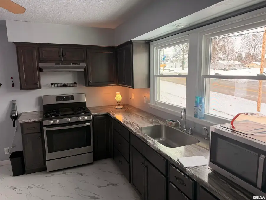 1115 Spruce Hills Drive, Bettendorf, IA 52722-2334 - Image #3