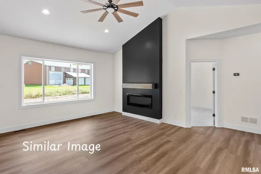 4743 Willow Circle, Davenport, IA 52806 - #3