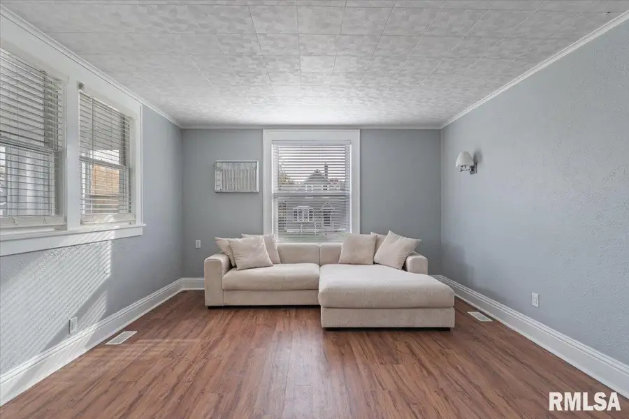 1604 N Division Street, Davenport, IA 52804 - #2