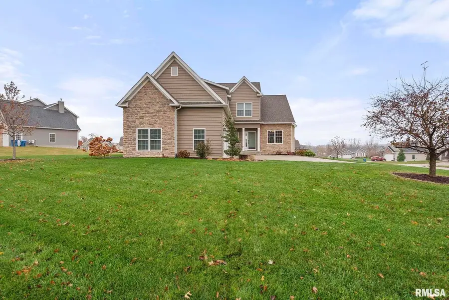 27 Blackstone Cir Circle, Le Claire, IA 52753 - Image #2