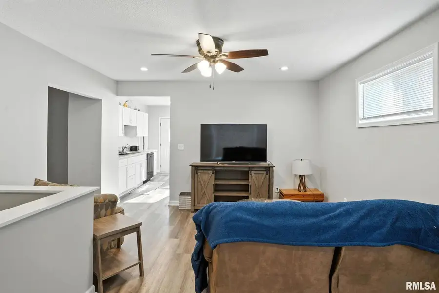 300 S 14th Street, Le Claire, IA 52753 - Image #2