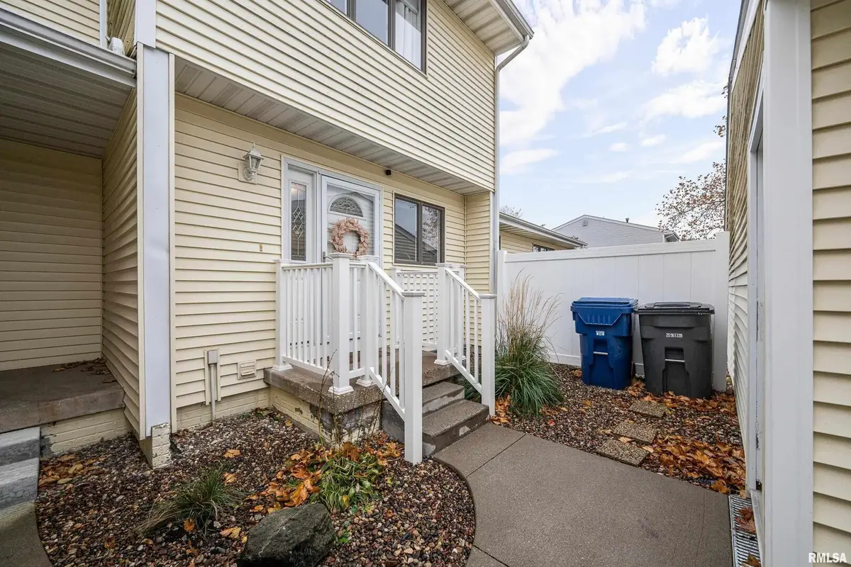 3161 Willowwood Drive #1, Bettendorf, IA 52722 - Image #1