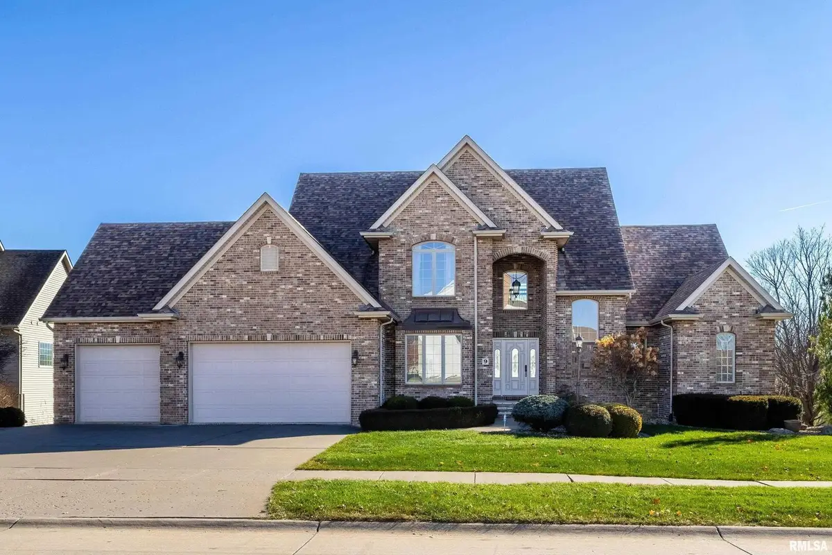 9 Cobblestone Lane, Le Claire, IA 52753 - Image #1