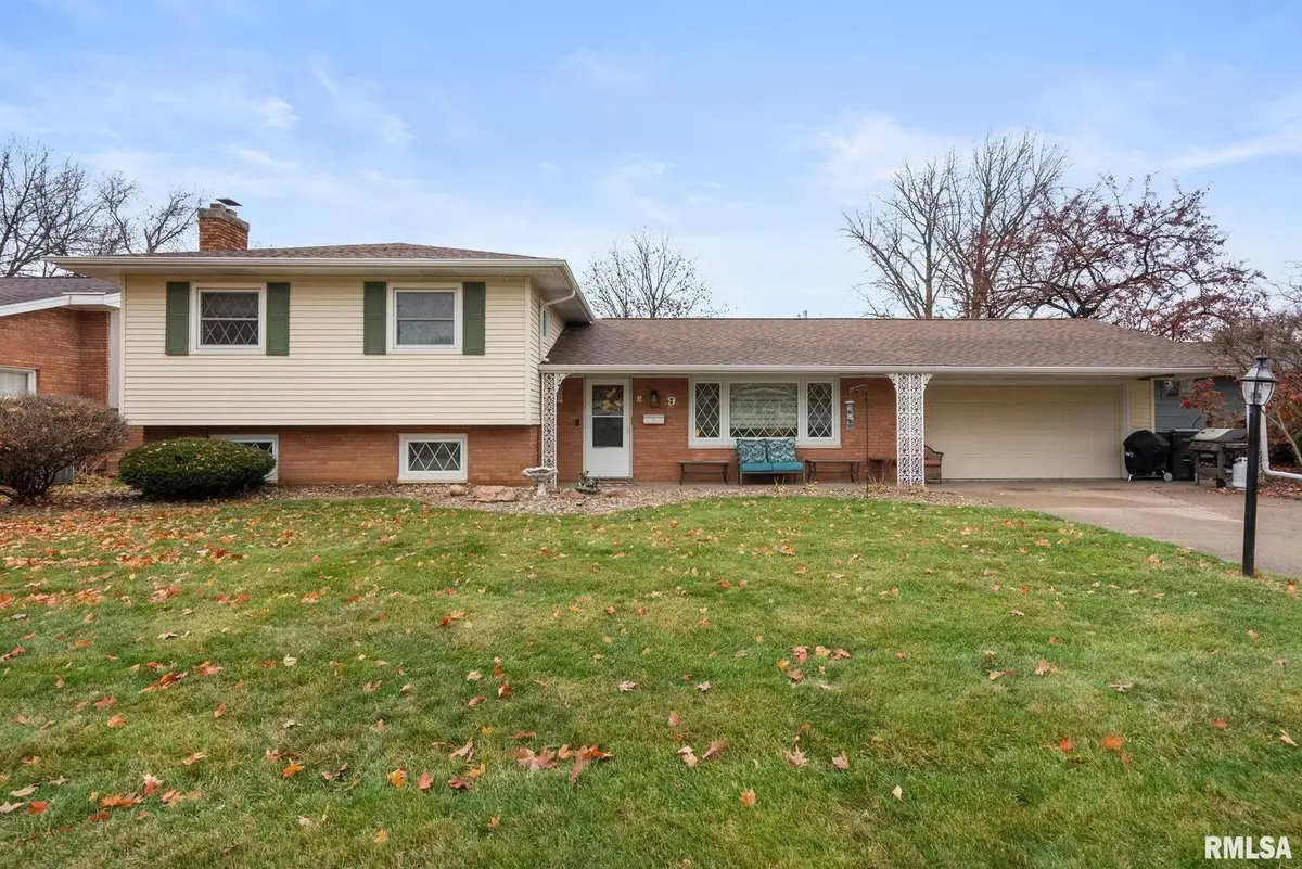9 Parkwood Drive, Davenport, IA 52803 - #1