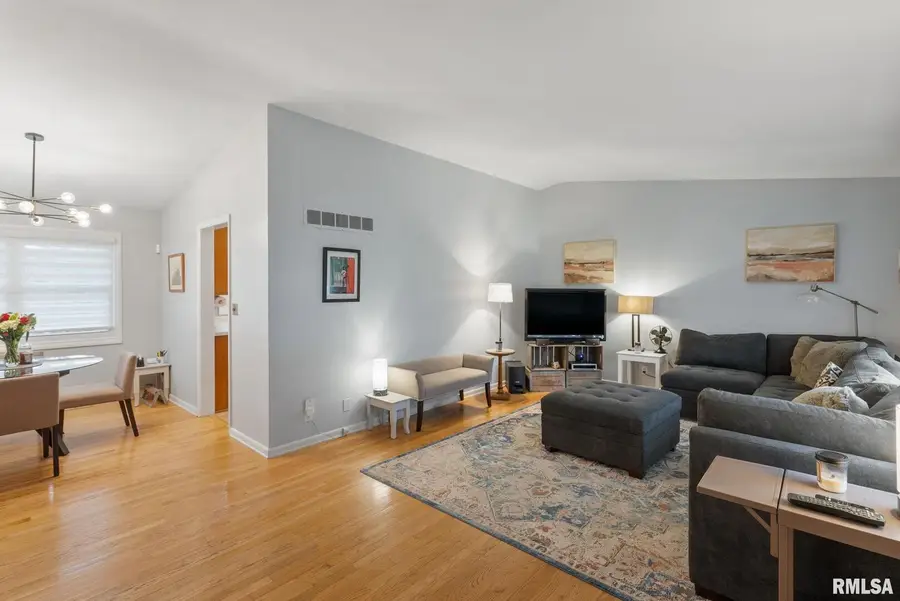 9 Parkwood Drive, Davenport, IA 52803 - #2