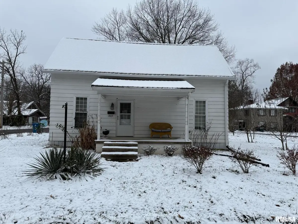 809 S Commercial Street, Benton, IL 62812-2316 - #1