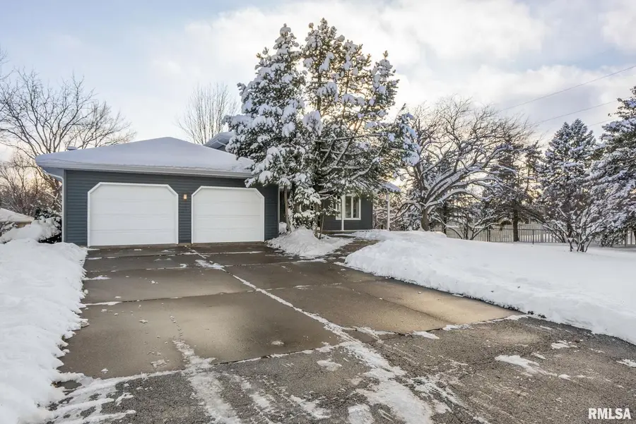 4705 Forest Grove Court, Davenport, IA 52807 - #3