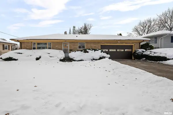 1901 W 38th St Street, Davenport, IA 25806