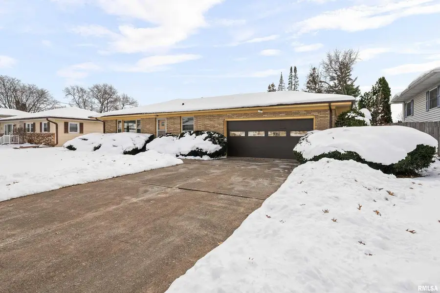 1901 W 38th St Street, Davenport, IA 25806 - #2