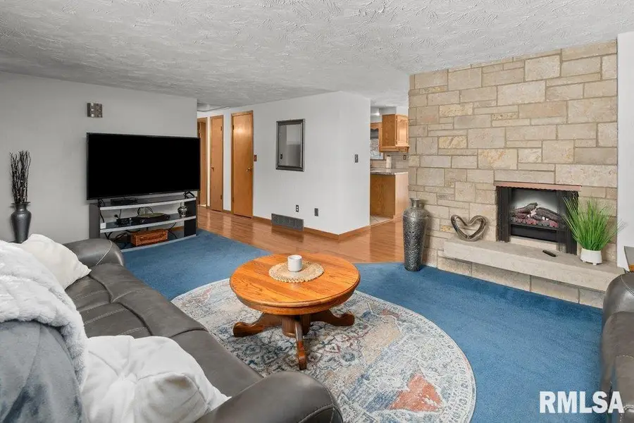 107 Orchard Court, Silvis, IL 61282 - Image #3