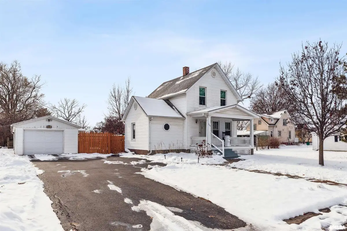 864 W Grove Street, Galesburg, IL 61401 - Image #1