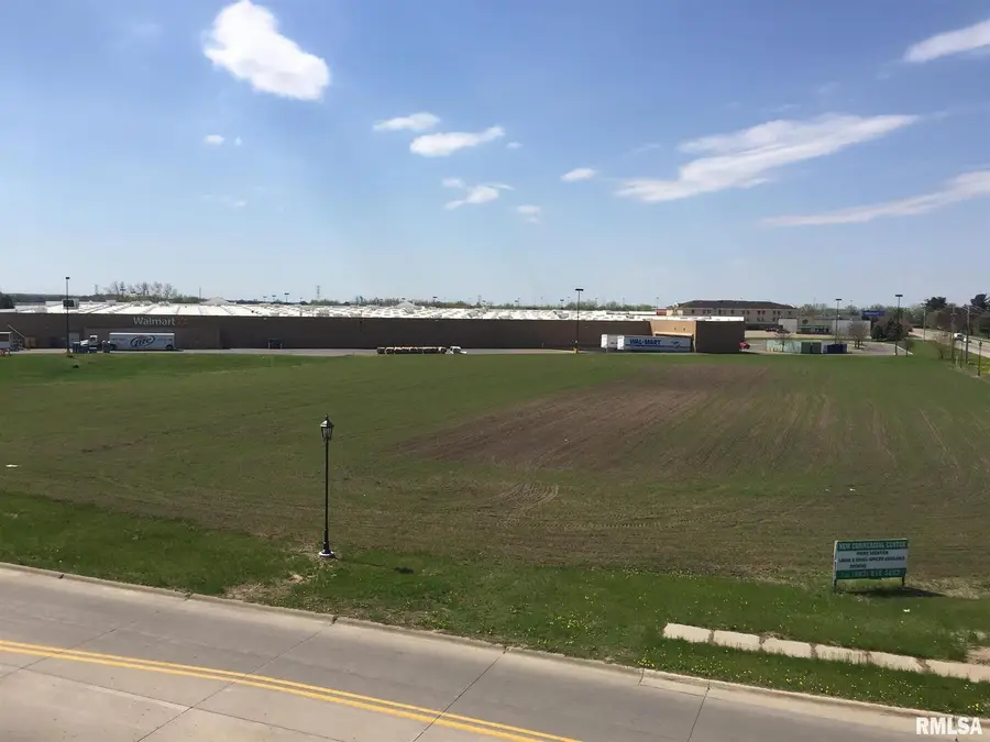 2439 Valley West Court, Clinton, IA 52732 - Image #3