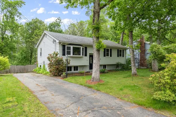 13 Karen Cir, Holliston, MA 01746