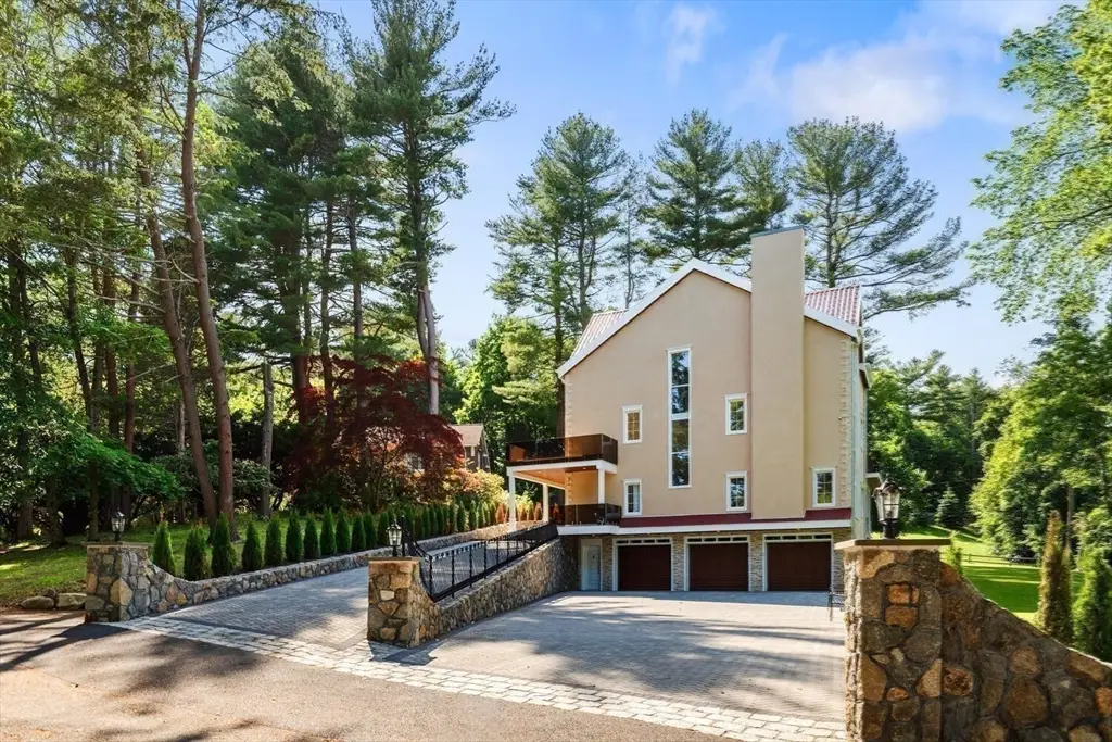 58 Chestnut St, Lynnfield, MA 01940 - Image #1