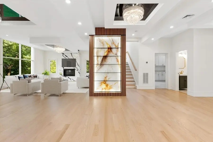 58 Chestnut St, Lynnfield, MA 01940 - Image #2