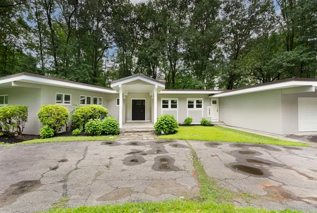 32 Aylesbury Rd, Worcester, MA 01609 - Image #1