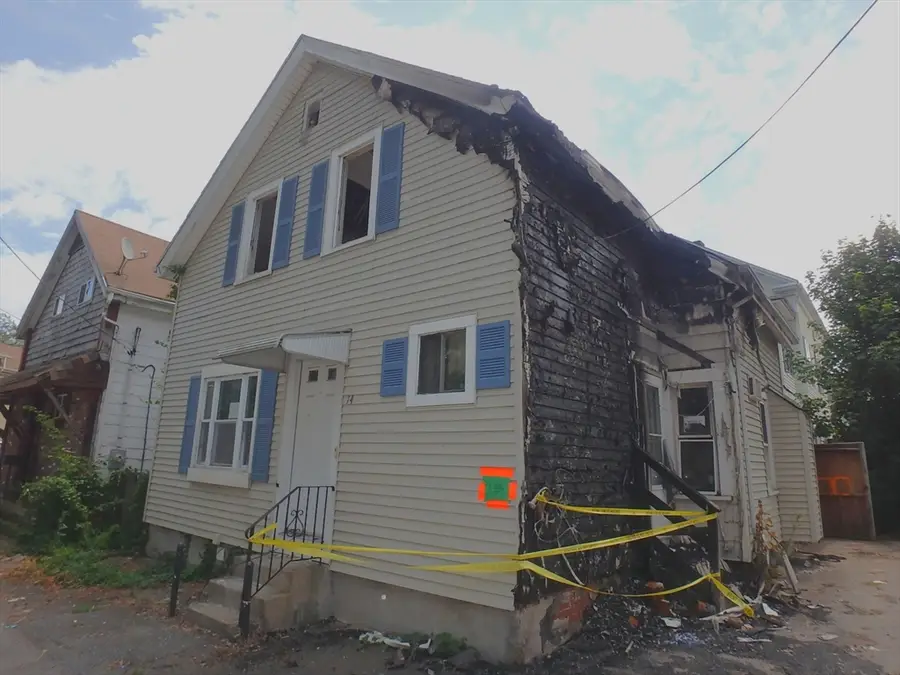 14 Martin Ct, Pawtucket, RI 02860 - Image #2