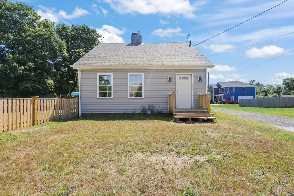 421 Huttleston Ave, Fairhaven, MA 02719 - Image #1