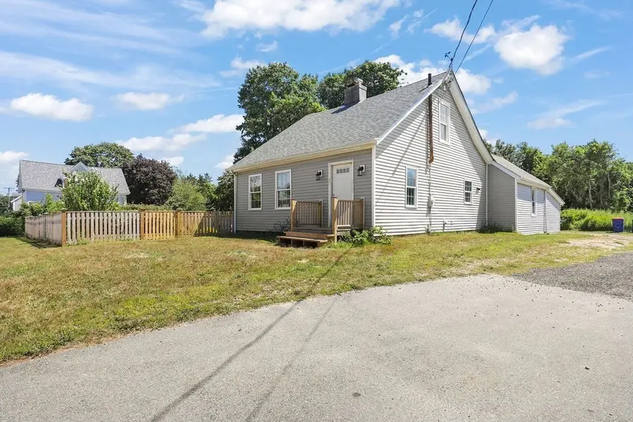 421 Huttleston Ave, Fairhaven, MA 02719 - Image #2
