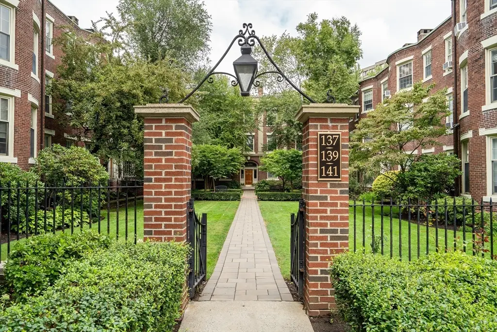 141 Beaconsfield Rd #6, Brookline, MA 02445 - Image #1