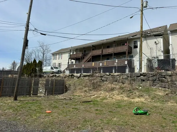 6 Milton St, Worcester, MA 01605