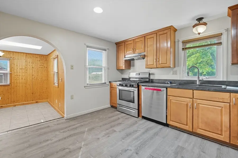 35 Juniper Dr, Springfield, MA 01119 - Image #3